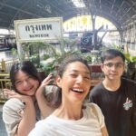 Siraphan Wattanajinda Instagram - 1 day with noon 💚 ชวนไปเที่ยวกับศิร เน้นหาของกิน เน้นเที่ยว ไม่เน้นงานนนน 🤣 . EP นี้จะชวนไป “รับน้องรถไฟ” ของมช. แถวหัวลำโพง แล้วไปหาของอร่อยๆแถวสามย่าน แล้วก็ลัดเลาะไปแถวย่านเก๋ๆ สู้ชีวิตน่าดู 😎 . ตามเข้าไปดูได้ที่ FB: Goodnoonday #onedaywithnoon #goodnoonday