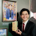 Siraphan Wattanajinda Instagram - ในฐานะที่เดินร่วมทางกับเธอมา 16 ปี 💚 . ตั้งแต่ปีแรกที่เรารู้จักกัน เธอก็ชักนำให้ฉันได้รู้จักคำว่า ECO แล้วมันก็เติบโตและลากยาวววววววววววจนมาถึงวันนี้ . เส้นทางของเรามันก็หลากหลายอารมณ์ดีนะ ทั้งสนุก ทั้งตื่นเต้น ทั้งกังวล ตอนที่เราได้เริ่มทำต้องตอบคำถามว่า ECO มันคืออะไร ทำไปทำไม ทำแล้วได้อะไร แล้วยังต้องจัดการกับเรื่องใหม่ๆ ที่บางที่เราก็ไม่รู้ว่าจะจัดการมันยังไง . ระหว่างทางมันก็ ฉลุยบ้าง มีมรสุมเข้าบ้าง ล้มบ้าง เชิดบ้าง มั่นบ้าง โดนเทบ้าง เจอทางลูกรังบ้าง เจอทางตันบ้าง ว่าไปเราก็ถึกเนาะ ก็ขุดอุโมงค์ข้ามมันซะเลย 🤪 . จนวันนี้ เราก็ยังเดินต่อไป ไม่รู้เหมือนกันว่าข้างหน้ามันจะไปยังไง แต่สิ่งที่ฉันภูมิใจคือ เธอก็ยังเดินต่อ ยังเป็นผู้นำทางให้ฉันเสมอ . ต่อให้ใครทั้งโลกไม่เห็น เธอยังมีฉันที่เห็นก้าวเดินของเธอเสมอนะ Pls เดินต่อไปเถิด ทางของเรามันเปลี่ยนแปลงบางอย่างได้จริงๆ ฉันเชื่อ ฉันเชียร์เธออยู่นะ . จากแฟนคลับของเธอ 🤩 . ยินดีกับทุกรางวัลของเธอเสมอนะ . HELLO! Sustainability Awards #hellomagazinethailand #hlist2023 #hellosustainability Write a caption...