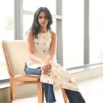 Siri Ravikumar Instagram - Hello:) Have you had Swathi Muttina MaLe Haniye Dose at @therameshwaramcafe Yet?;. Make up - @makeupbyabhilasha Hair- @harshasingh512 Wearing- @vanaraslifestyle PC- @vageeshkanth