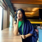 Siri Ravikumar Instagram - 💙💚 . Make up - @abhilasha_kulkarni @makeupbyabhilasha Hair - @harshasingh512 Saree- @shreevaraadesignstudio