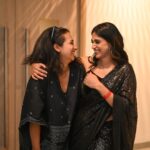 Siri Ravikumar Instagram – @sruthi_hariharan22 🖤.. just the cutest! Lots of love Sruu🤗
.
PC – @vageeshkanth