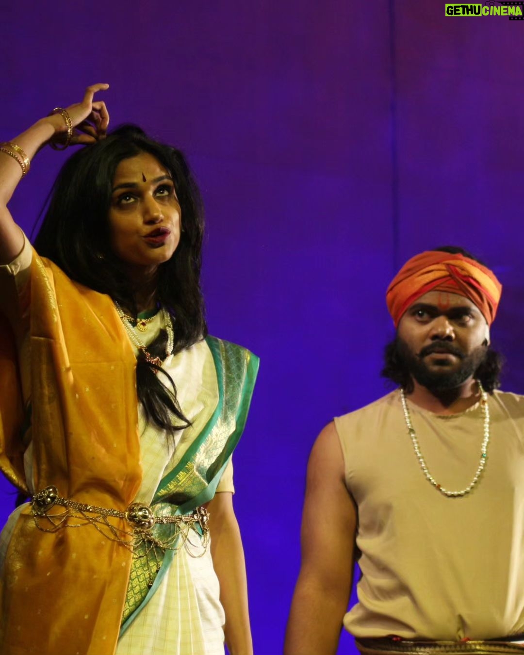 Siri Ravikumar Instagram - Day 1 of Parva, what an experience it was! To have Dr. SL Bhyrappa watch us perform, amazing feeling... Three more shows remaining. Come watch us perform at Chowdiah Memorial hall 20th, 21st and 22nd π