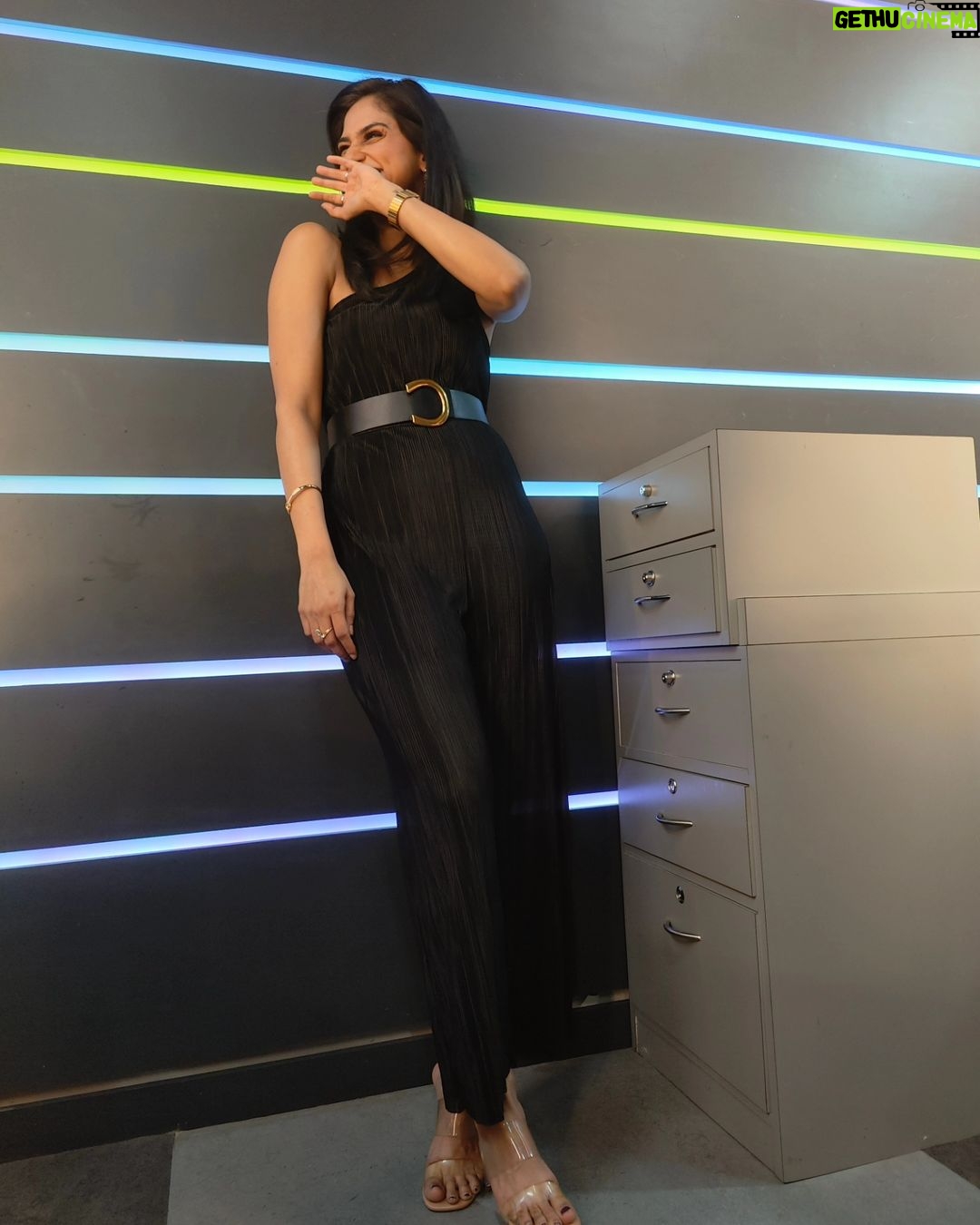 Siri Ravikumar Instagram - 🖤 . Styled by @mrignain Assisted by @kjain_1711