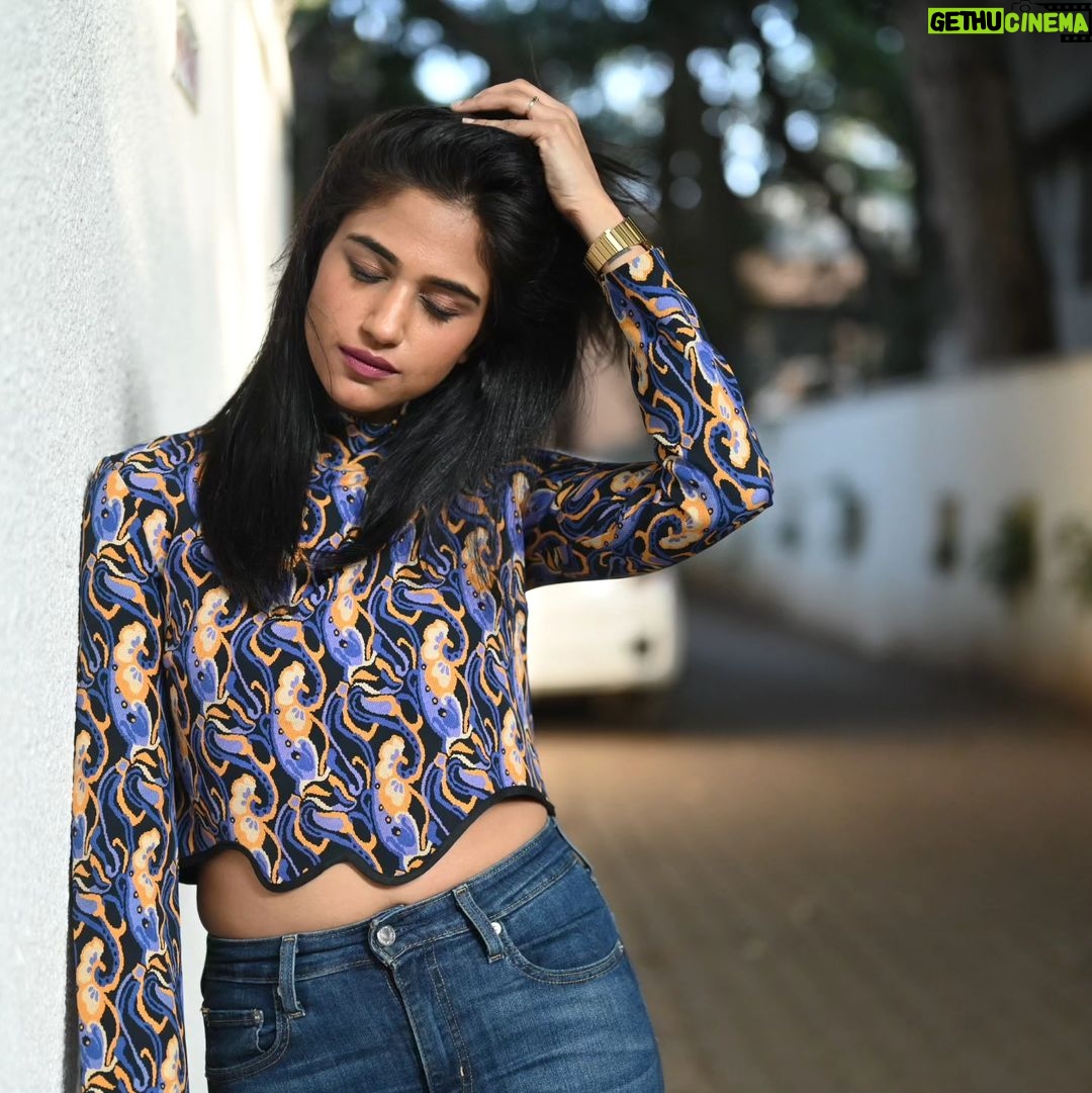 Siri Ravikumar - 3.4K Likes - Here we go again 💜! Haha
.
PC - @vageeshkanth