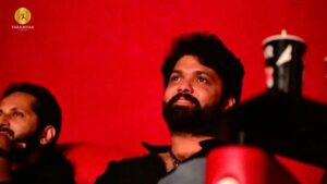 Siri Ravikumar Instagram - The stars were caught laughing their hearts out at the premiere of #BachelorParty. Here’s a snippet ☺️

#BachelorPartyInCinemas

#BachelorParty @abhialone31 @rakshitshetty @diganthmanchale @loosemada_yogi #AcyuthKumar @siriiravikumar @balajimanoharofficial @acharakirk @shineshettyofficial @arvindskash @ullashydur @roobaruuu @abhishekabhim @arjunaramu @manjunath_naidu_ @432hzstudios @colorplanetstudios @veeresh_shivamurthy @action_arjun @bhushanmaster_official @deekshithkumar93 @rajakrishnan_mr @remeshcp @shiv_taj @kattisourabh @sharathmallesh @sanjay.mys @sad.monkey__ @arjun_acharya10 @thatshettyboy #Adventure #Comedy #Kannada #BachelorPartyMovie #ParamvahStudios