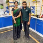 Siri Ravikumar Instagram - Wishing my dearest & favourite person @siriiravikumar all the best for her new movie @bachelorparty_movie which is releasing on 26th January 2024 Friday at your nearest theatre ! Please watch the movie and I’m pretty sure that you will have a wonderful time! “Warning song” which is now trending all over YouTube & on different platforms. 🤩 May the movie be a blockbuster hit ! It was so nice to meet you at the sets of @starsuvarna @bombaatbhojana ! #tharleashish #sihikahichandru #starsuvarna #bombaatbhojana #bombattbhojana #movie #kannadamovies #kfi Namma Bengaluru