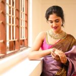 Siri Ravikumar Instagram - Sankranti Habbada ShubhashayagaLu 🩷 Wearing - @shreevaraadesignstudio Make up - @makeupstoriesbyyashaswini Photography - @vageeshkanth Accessories - @velvetboxby