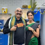 Siri Ravikumar Instagram - ಬೊಂಬಾಟ್ ಭೋಜನದ ಇಂದಿನ ವಿಶೇಷ ಅತಿಥಿ @siriiravikumar ವೀಕ್ಷಿಸಿ ಬೊಂಬಾಟ್ ಭೋಜನ ಇಂದು ಮದ್ಯಾಹ್ನ 12:00 ಗಂಟೆಗೆ ನಿಮ್ಮ ನೆಚ್ಚಿನ ಸ್ಟಾರ್ ಸುವರ್ಣ ವಾಹಿನಿಯಲ್ಲಿ ಮಾತ್ರ @starsuvarna @bombaatbhojana @sihikahichandru @siriiravikumar @bachelorparty_movie #starsuvarna #starsuvarnakannada #BombatBhojana #sihikahichandru #karnataka #bangalore Bangalore, India