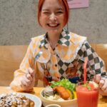 Sirinya Puengsuwan Instagram – โพสต์นี้มีแจก 🧡ขอบอกเลยว่า สายผักอย่างเรา ยังไม่เคยทานสลัดอร่อยขนาดนี้มาก่อนเลย ทุกอย่างทุกองค์ประกอบในจานคือทำมาดีมากกกกก รสชาติเสริมกันไปหมด ดีแบบดีน้ำตาไหล รู้สึกได้รับสารอาหารครบถ้วน ไปทานกันนะทุกคน เลือกวัตถุดิบได้เองด้วยย(เยอะมาก)ไม่ต้องเหนื่อยทำเองที่บ้านด้วย 

อ๊อยยย มันต้องไปลองละไหม บอกเลยว่าติดใจแน่นอน อ่อ ถ้าใครไปทานแล้วอย่าลืมแจ้งโค้ด “PIMPINGSALADS” กับทางร้านนะคะเพื่อรับฟรี !! regular coffee หรือ kombucha 1 แก้ว เมื่อสั่ง signature bowl (สำหรับทานที่ร้านเท่านั้นน๊า)

@pimpmysalad.bkk 
#Pimpmysaladbkk #instantsth #Riin_Poriin