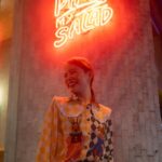 Sirinya Puengsuwan Instagram – โพสต์นี้มีแจก 🧡ขอบอกเลยว่า สายผักอย่างเรา ยังไม่เคยทานสลัดอร่อยขนาดนี้มาก่อนเลย ทุกอย่างทุกองค์ประกอบในจานคือทำมาดีมากกกกก รสชาติเสริมกันไปหมด ดีแบบดีน้ำตาไหล รู้สึกได้รับสารอาหารครบถ้วน ไปทานกันนะทุกคน เลือกวัตถุดิบได้เองด้วยย(เยอะมาก)ไม่ต้องเหนื่อยทำเองที่บ้านด้วย 

อ๊อยยย มันต้องไปลองละไหม บอกเลยว่าติดใจแน่นอน อ่อ ถ้าใครไปทานแล้วอย่าลืมแจ้งโค้ด “PIMPINGSALADS” กับทางร้านนะคะเพื่อรับฟรี !! regular coffee หรือ kombucha 1 แก้ว เมื่อสั่ง signature bowl (สำหรับทานที่ร้านเท่านั้นน๊า)

@pimpmysalad.bkk 
#Pimpmysaladbkk #instantsth #Riin_Poriin