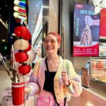 Sirinya Puengsuwan Instagram - จบไปแล้วสำหรับการกลับมาจีนวันแรก เกือบได้เปลี่ยนจากนักท่องเที่ยวเป็นผู้ประสบภัยแล้ว 😂🤣 ประชาชนจีนคือไม่พูดอังกฤษเลยยยย นี่ถ้าไม่มี Poii Phoon ร้องไห้ไปแล้วนะ … 😂🤣 แต่ใดๆ คือผจญภัยสนุกมากกกก เย่