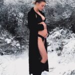 Sisse Marie Instagram – I’ve kept a “little” secret for 6 months, but I think it’s time to share the news (and it’s kinda hard to keep hiding it). ☺️ In May, we’re welcoming a little Viking girl into the world. Feeling amazing, full of energy, and sticking to my routines. Life is wild, and I’m so grateful. She’ll have the best girl dad in the world.
It feels super vulnerable to share this. 🥹
#pregnant #babygirl #babymama #girldad #suprise