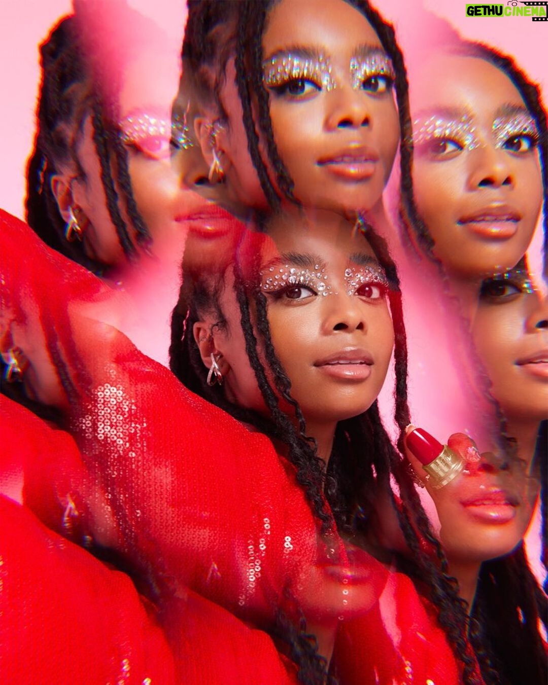 Skai Jackson Instagram - @cacharelparfums ♥️💄 Get in the Holiday spirit alongside @skaijackson and our Yes I Am gift set because the brightest month of the year is finally upon us! 💎 #Cacharel #CacharelParfums #Fragrance #Perfume #YesIAm #Holidays