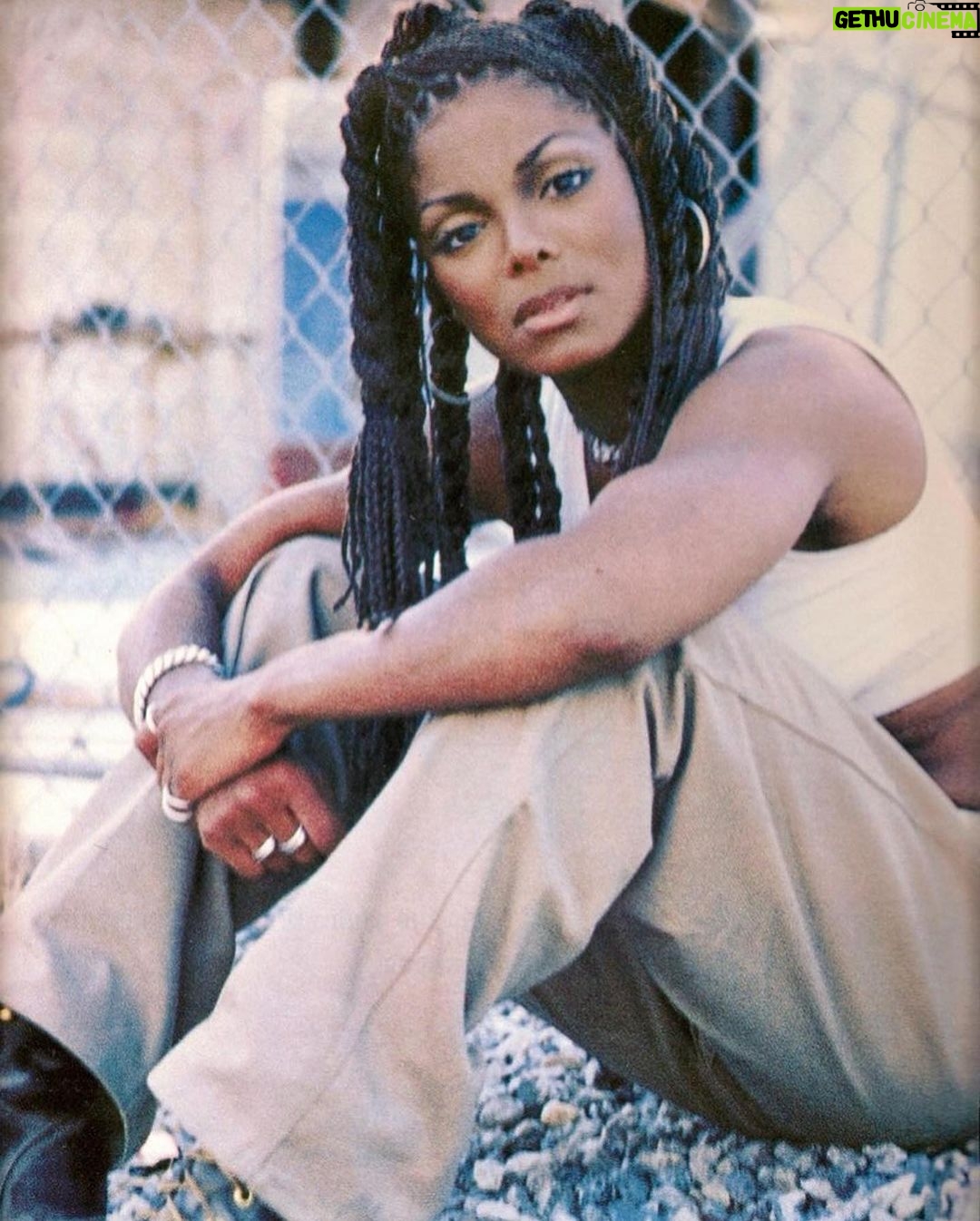 Skai Jackson Instagram - Ms. Jackson! my tribute to an icon 🤎 #STYLEDbyMonicaRose 📸 @jpwphoto / film: @jamal.peters hair @hair4kicks makeup @brandyallen hair provided by @thevirginhairfantasy creative @kiyacole