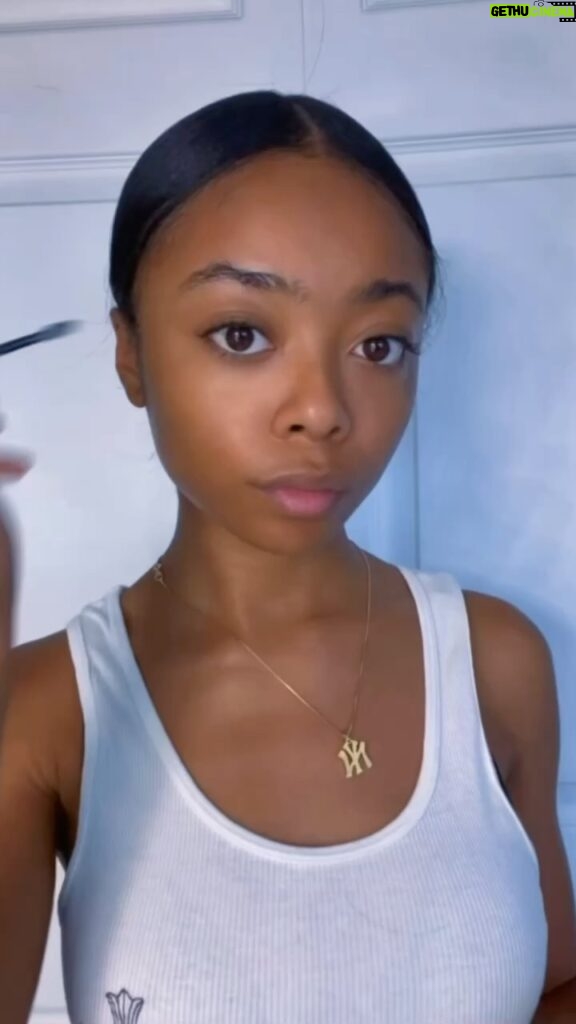 Skai Jackson Instagram - a lil grwm using July's @boxycharm box ❤️ the products were worth $350 but the whole box only cost $39.99 💸 #boxycharm #ad