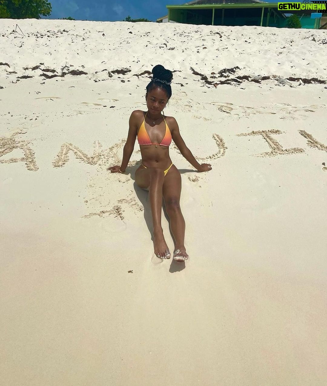 Skai Jackson Instagram - Vaction me asap 💙