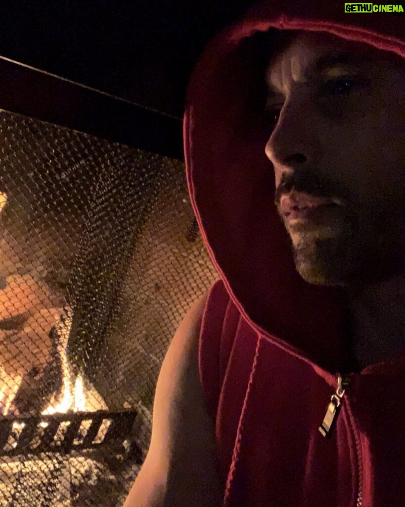 Skeet Ulrich Instagram - The most powerful weapon on earth is the human soul on fire! Stay strong and never quit until we have the lives we desire 🙏