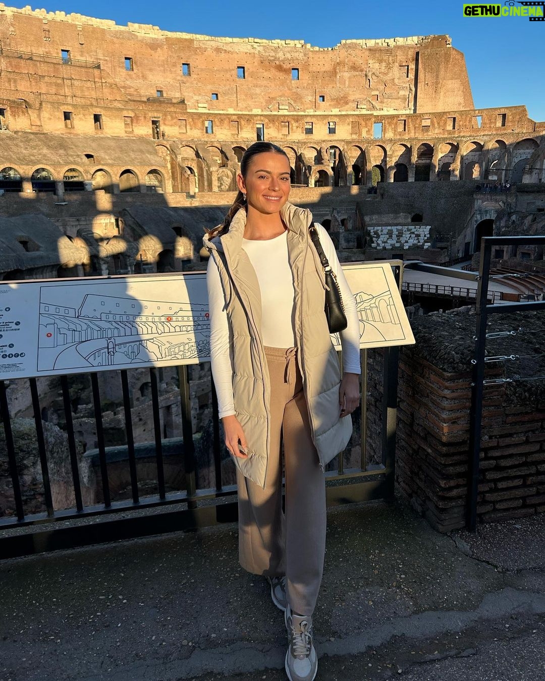 Skye Nicolson Instagram - Powerful & timeless 😍 Colloseum dii Roma