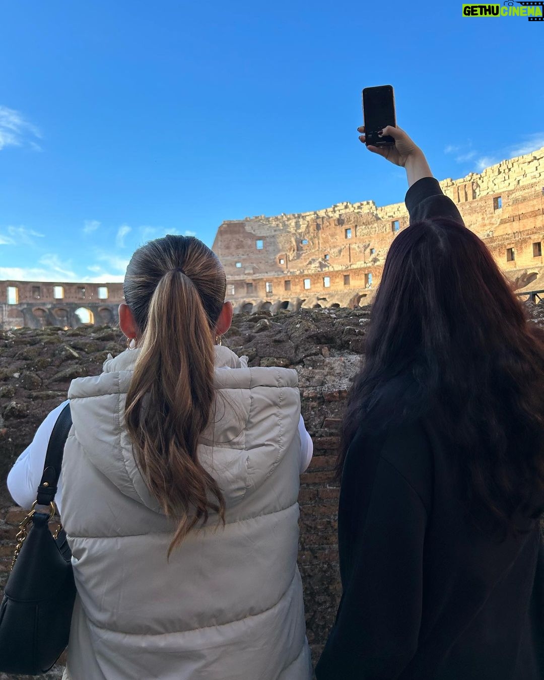 Skye Nicolson Instagram - Powerful & timeless 😍 Colloseum dii Roma