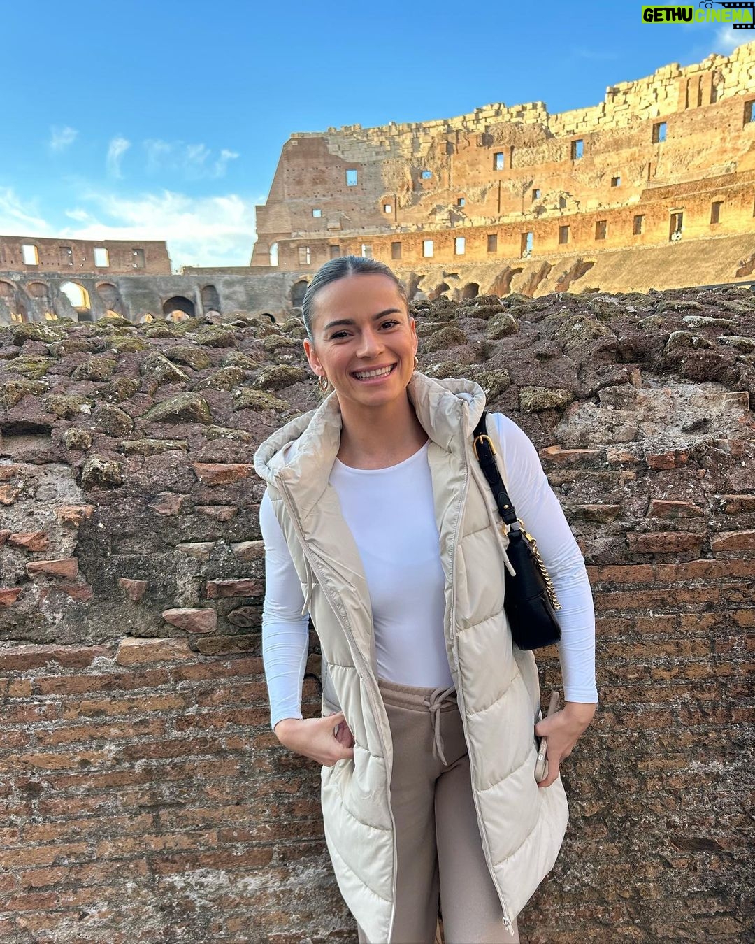 Skye Nicolson Instagram - Powerful & timeless 😍 Colloseum dii Roma