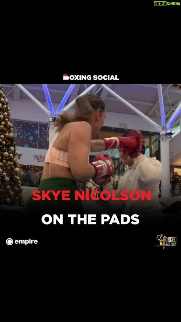 Skye Nicolson Instagram - 𝗦𝗛𝗔𝗥𝗣 ⚡️ @SkyeBNic on the pads, preparing for a big fight at @3ArenaDublin this weekend vs. Lucy Wildheart 🔥 #SkyeNicolson #NicolsonWildheart #Boxing Dublin, Ireland