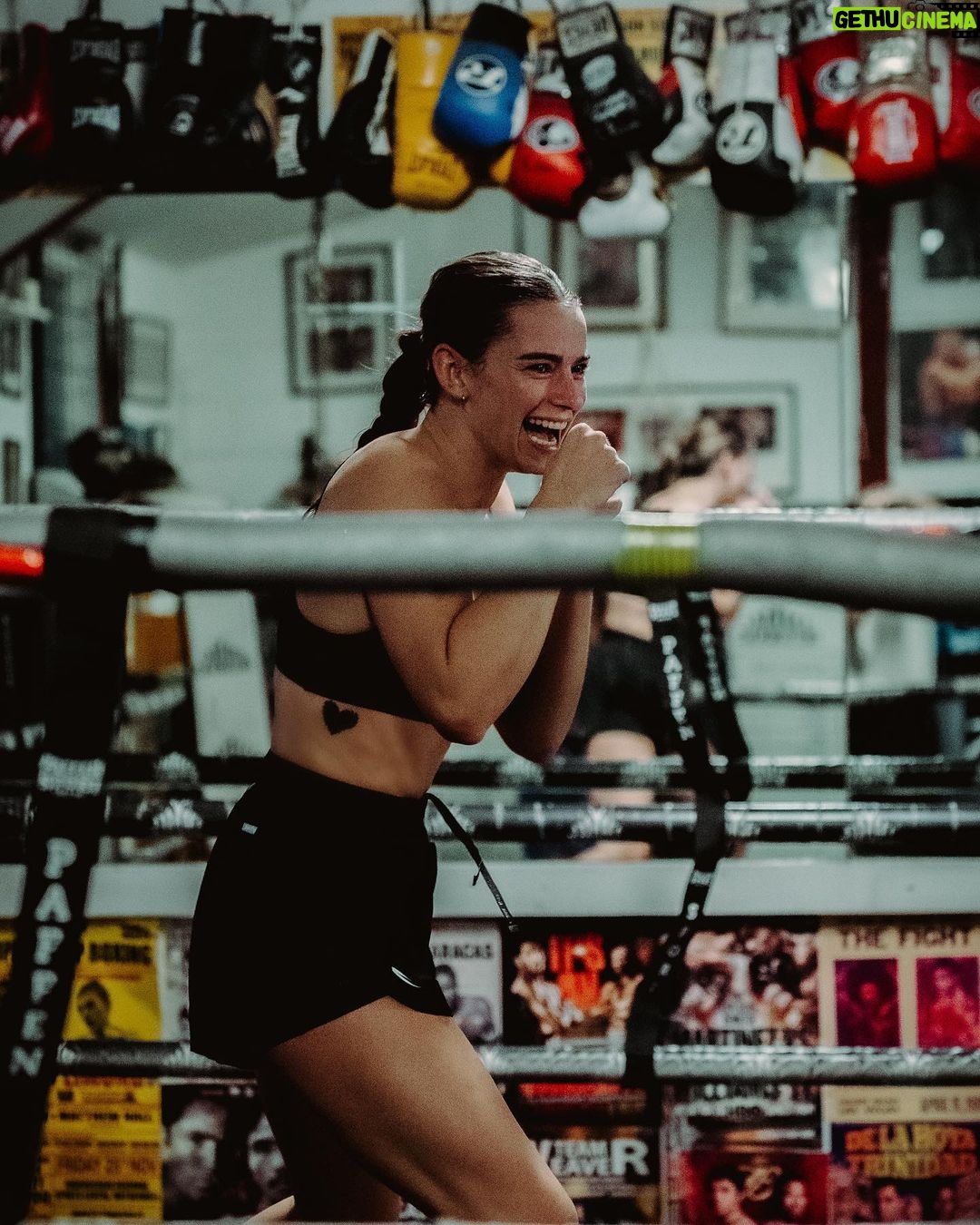 Skye Nicolson Instagram - Nothing but good vibes and hard work in camp with my team 💪✨ all fighting before the year is out @henryturner_123 @sam_noakess @futr13 🥊❤️ Ibox Gym