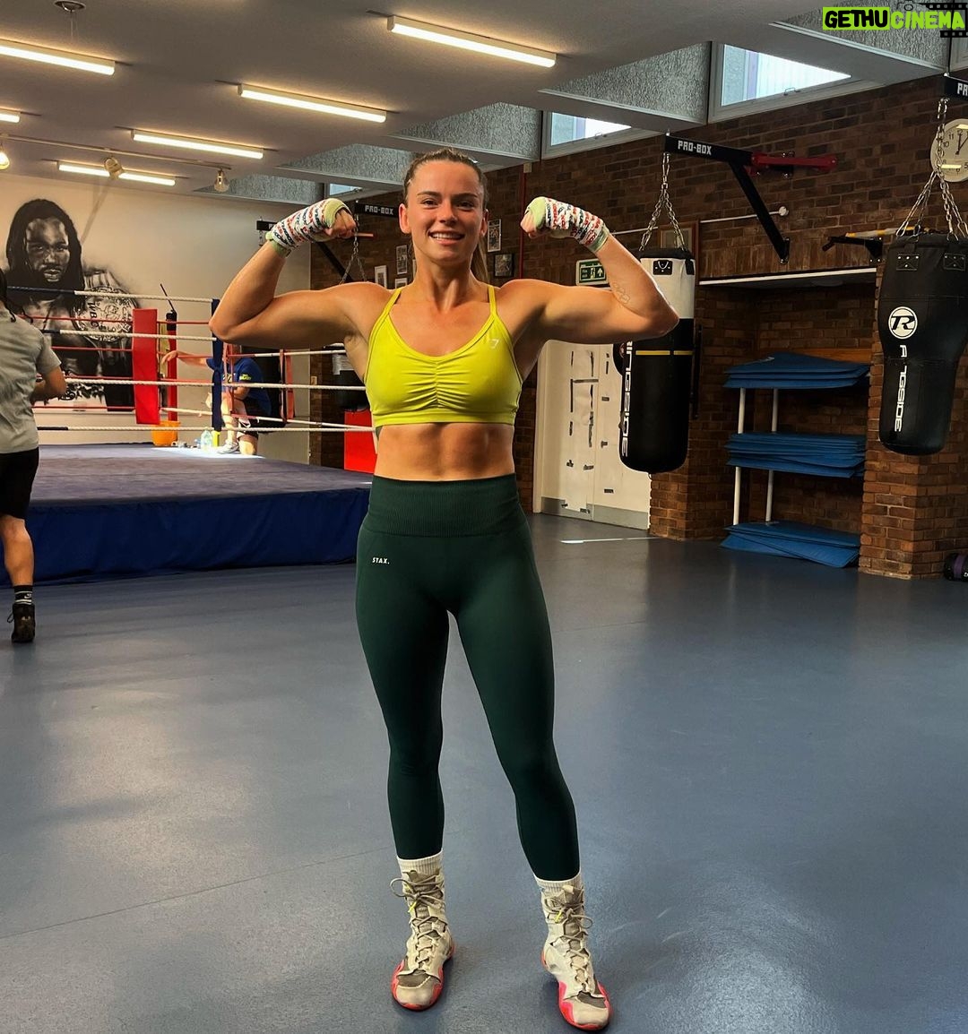Skye Nicolson Instagram - Attack the week!!! 10 rounds in the bank. 19 days to go!!!! 👑✨ cmonnnn 😤😤 London, United Kingdom