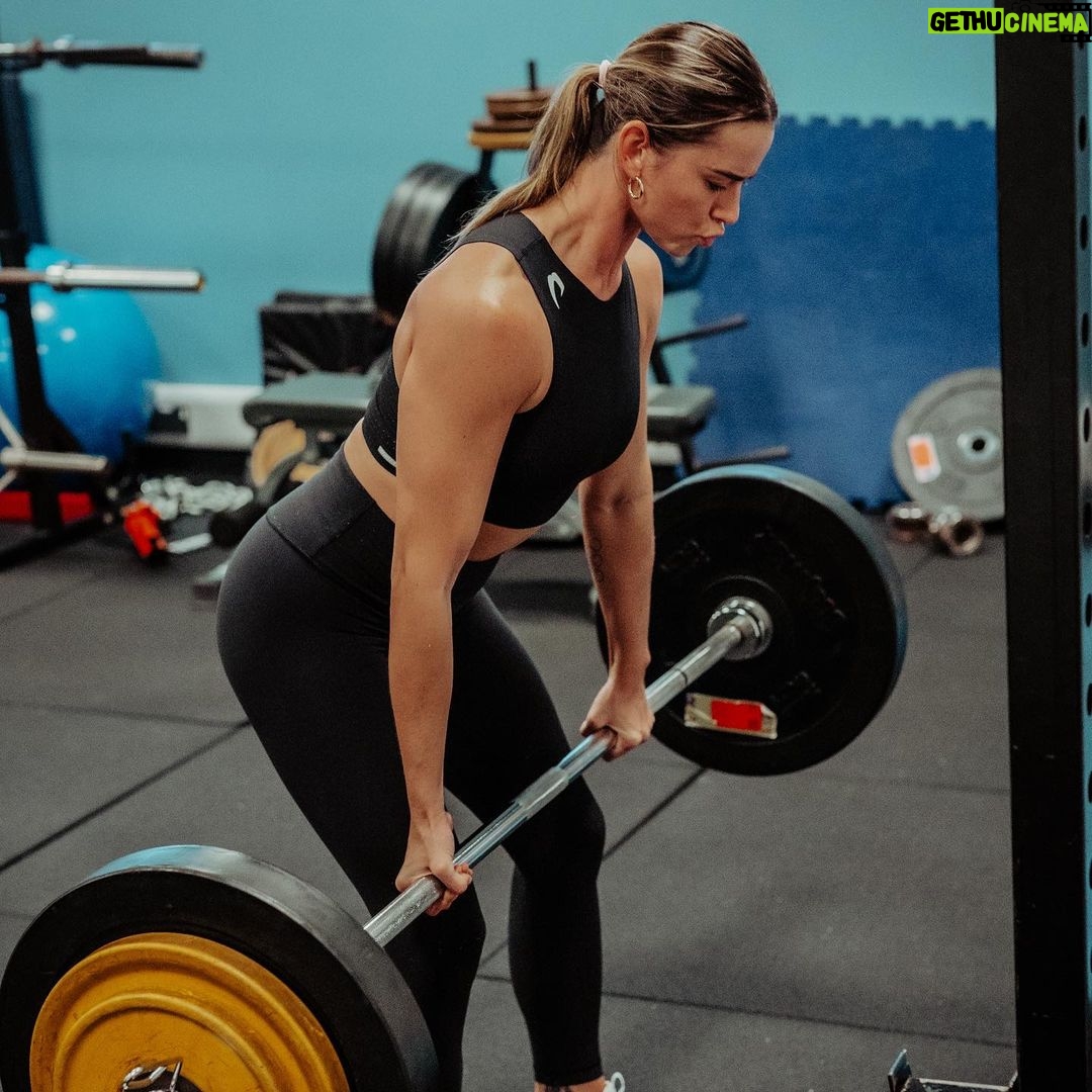 Skye Nicolson Instagram - 3 weeks out today and another beast week banked - ready for ANYTHING my opponent brings Nov 25 π€π€π€ #smarter #fitter #faster #stronger #CameronTaylor2 #NicolsonWildheart #futureundisputed Bromley, Bromley, United Kingdom