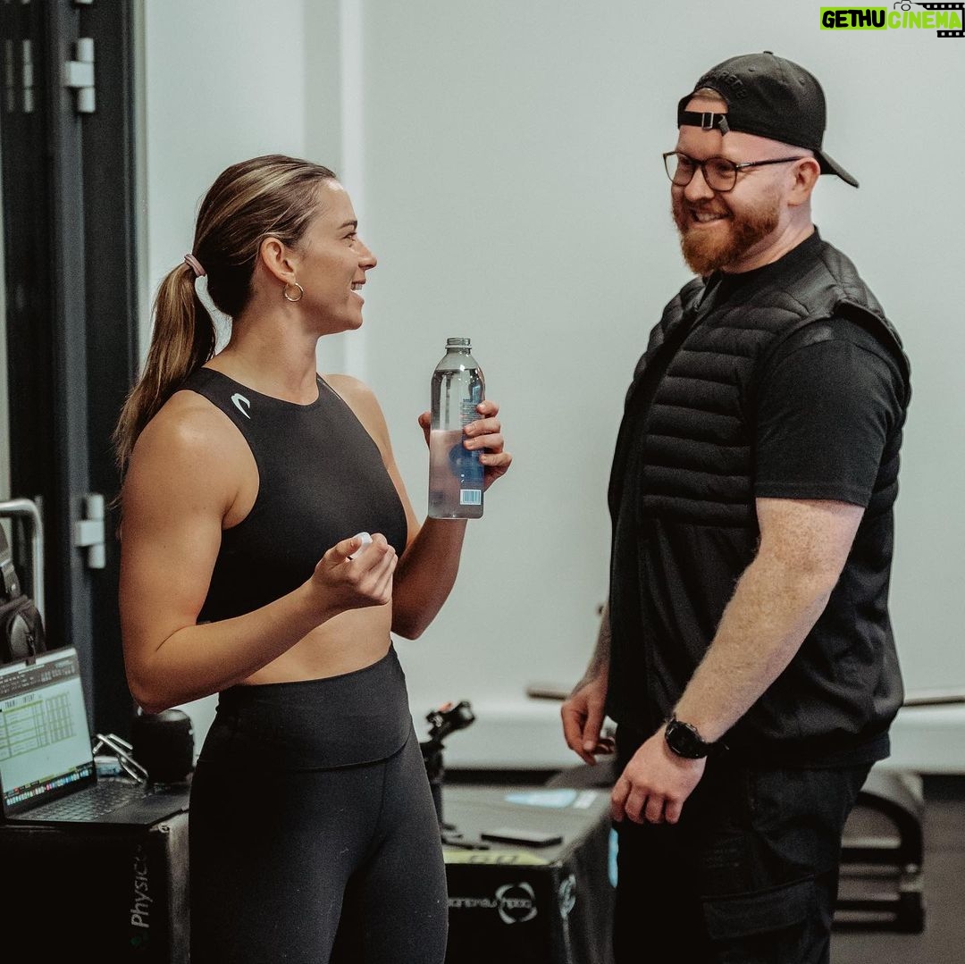 Skye Nicolson Instagram - 3 weeks out today and another beast week banked - ready for ANYTHING my opponent brings Nov 25 π€π€π€ #smarter #fitter #faster #stronger #CameronTaylor2 #NicolsonWildheart #futureundisputed Bromley, Bromley, United Kingdom