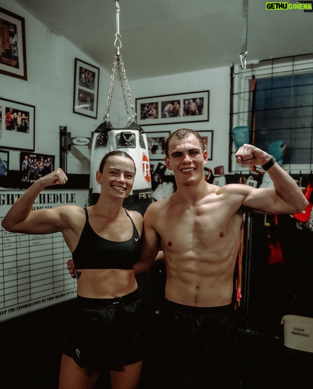 Skye Nicolson Instagram - Nothing but good vibes and hard work in camp with my team 💪✨ all fighting before the year is out @henryturner_123 @sam_noakess @futr13 🥊❤️ Ibox Gym