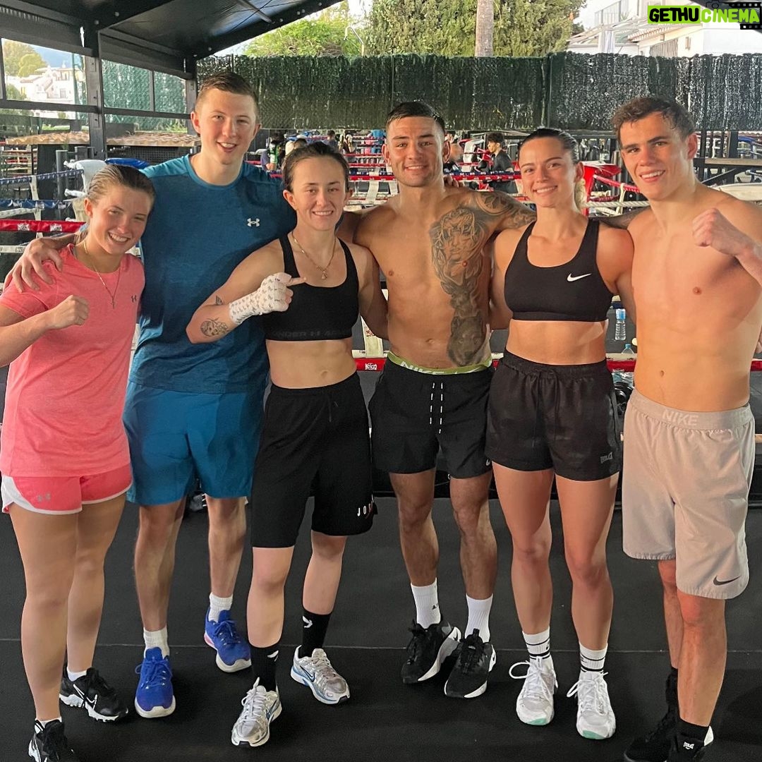 Skye Nicolson Instagram - Training in marbs with all the carbs 🇪🇸 🌞 ❤️ Real Club Padel Marbella