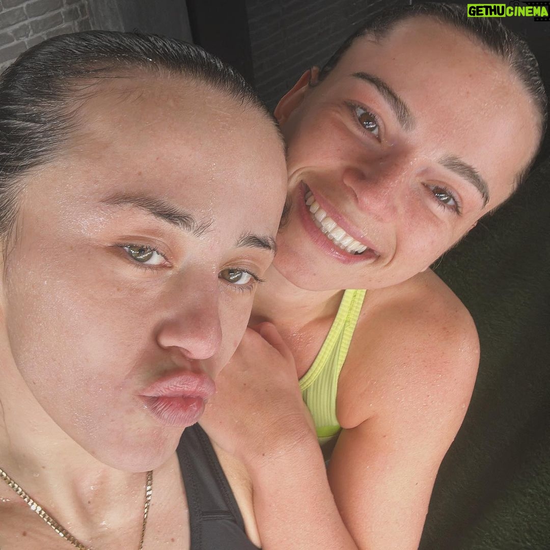 Skye Nicolson Instagram - Training in marbs with all the carbs 🇪🇸 🌞 ❤️ Real Club Padel Marbella
