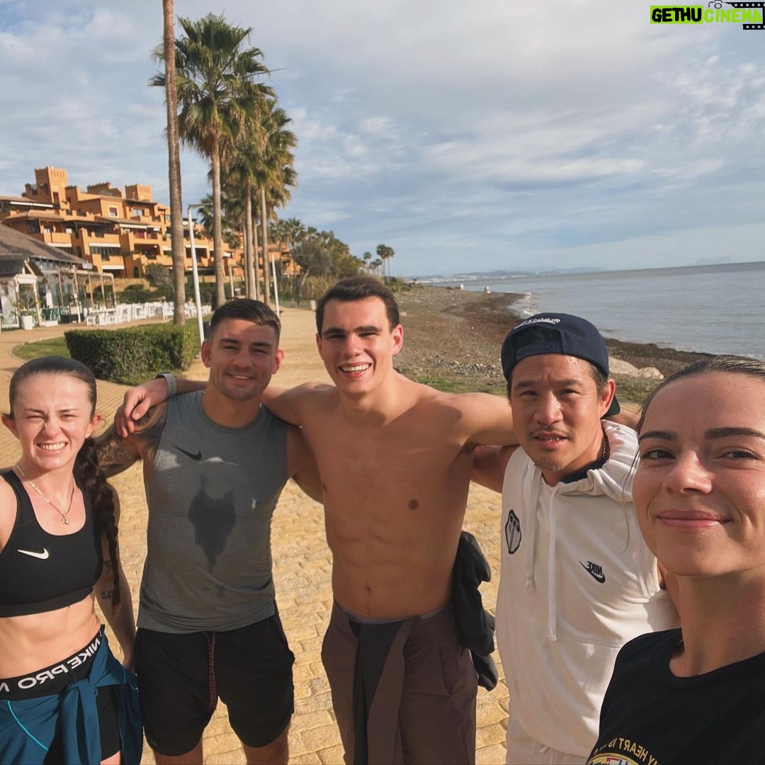 Skye Nicolson Instagram - Training in marbs with all the carbs 🇪🇸 🌞 ❤️ Real Club Padel Marbella