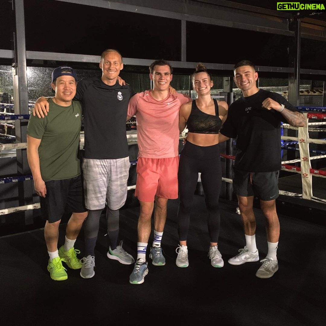 Skye Nicolson Instagram - Training weekend away 🇪🇸 🥊 ☀️ 🏃♀️ 🏋🏻♀️💪 Real Club Padel Marbella