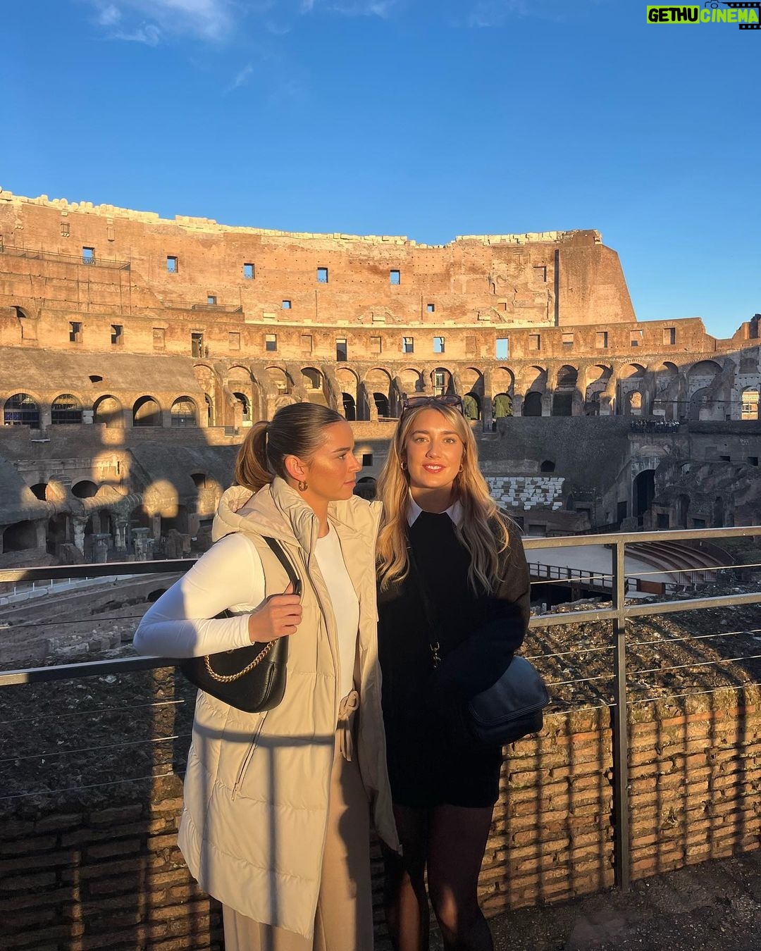 Skye Nicolson Instagram - Powerful & timeless 😍 Colloseum dii Roma