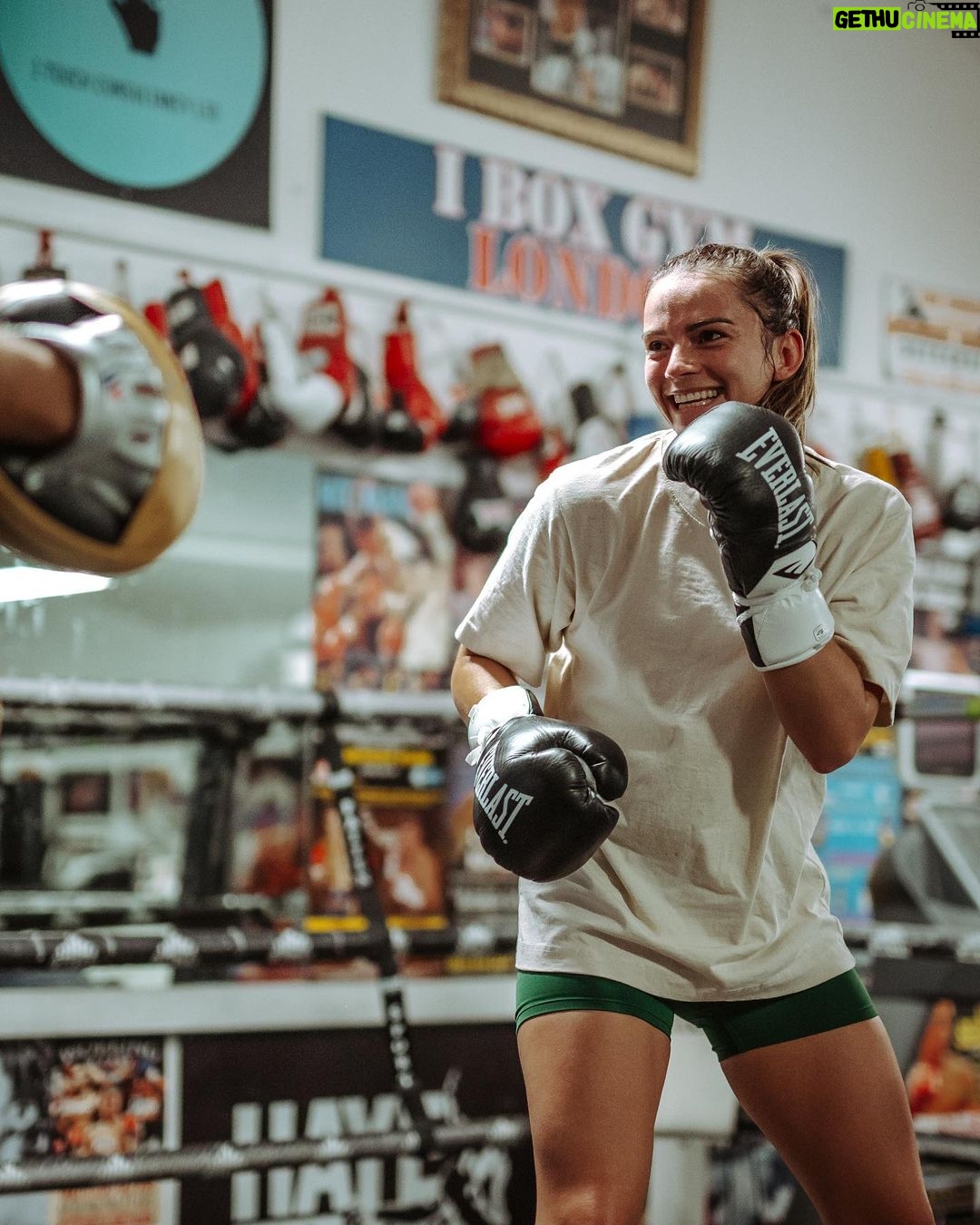 Skye Nicolson Instagram - You really can tell I love what I do 🥹 smileybnic 😁 last pic humbled me loooool 💀 London, United Kingdom