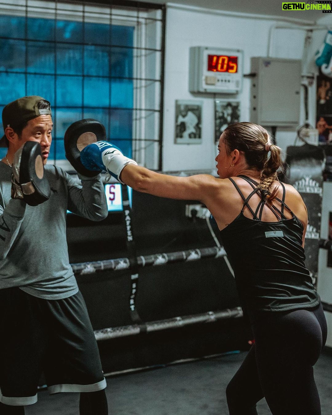 Skye Nicolson Instagram - World title camp officially underway 🤩🌟👑💪🥊❤️ soooo hAppY 😃 looooove this lifeee ❤️❤️❤️ London, United Kingdom