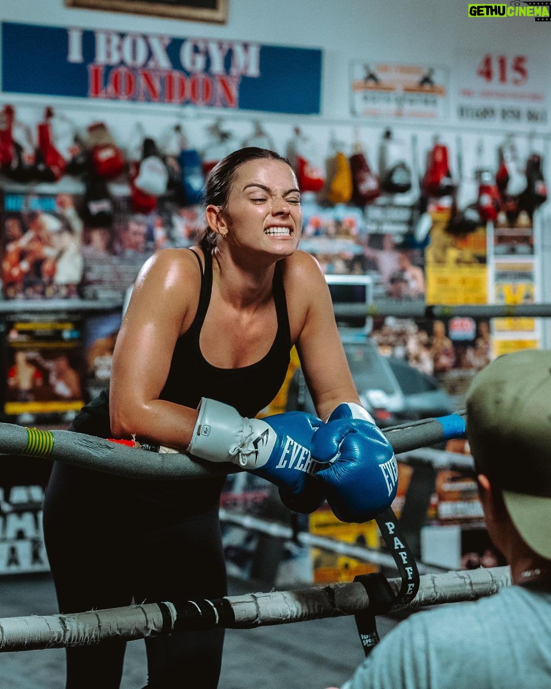 Skye Nicolson Instagram - World title camp officially underway 🤩🌟👑💪🥊❤️ soooo hAppY 😃 looooove this lifeee ❤️❤️❤️ London, United Kingdom