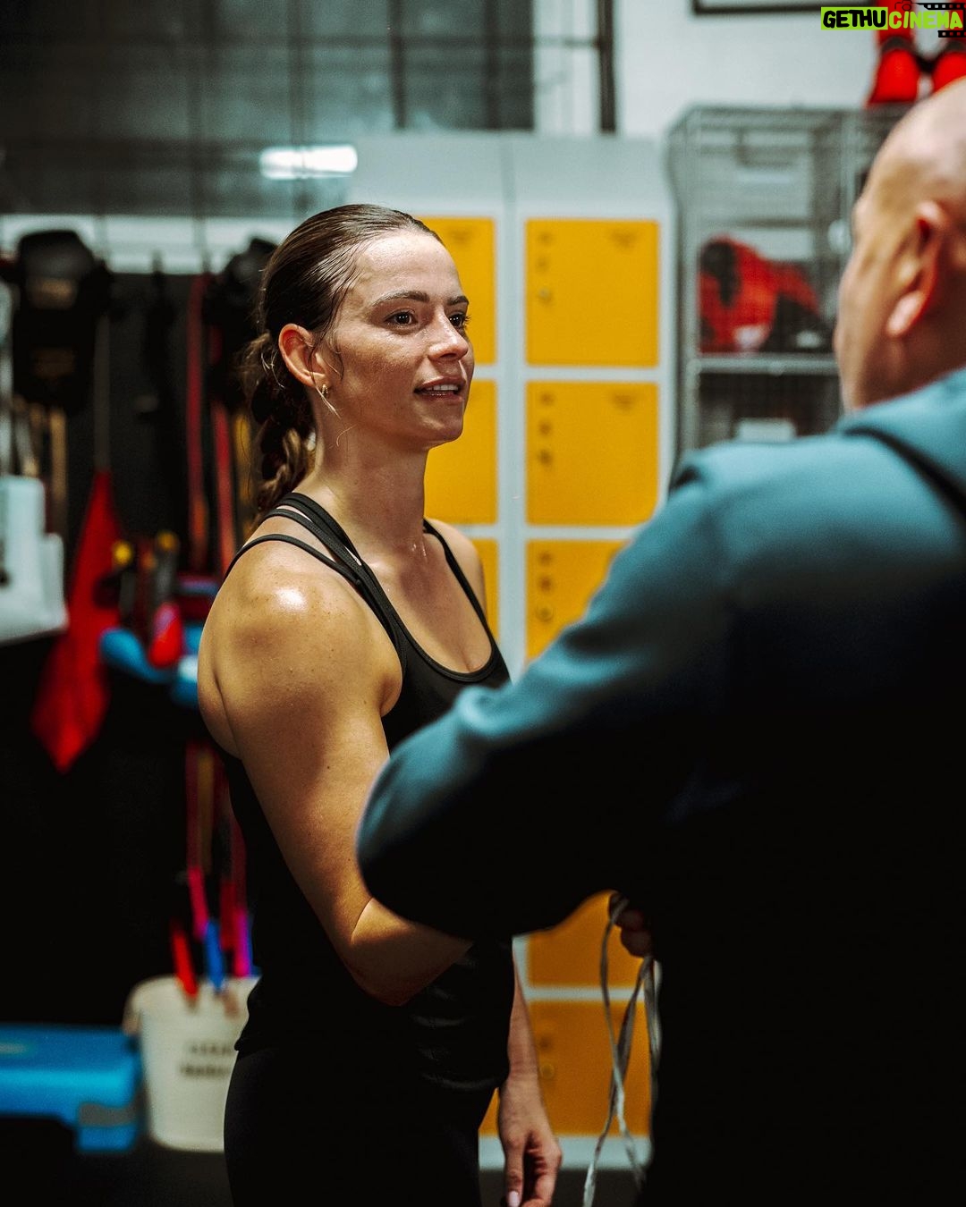 Skye Nicolson Instagram - World title camp officially underway 🤩🌟👑💪🥊❤️ soooo hAppY 😃 looooove this lifeee ❤️❤️❤️ London, United Kingdom