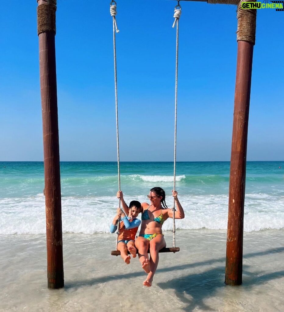 Skye Nicolson Instagram - Family beach dayyyy 🇦🇪 🌞 ❤️ Dubai, United Arab Emirates