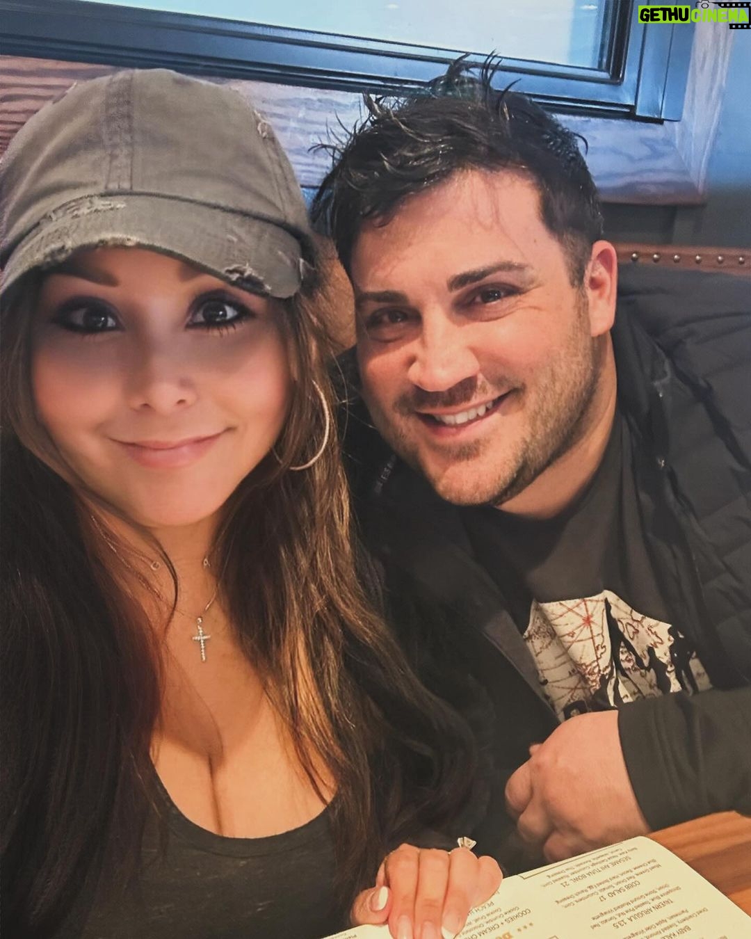 Snooki Instagram - Happy Valentine’s Day to my 5 loves. ♥️ i love you forever & always.