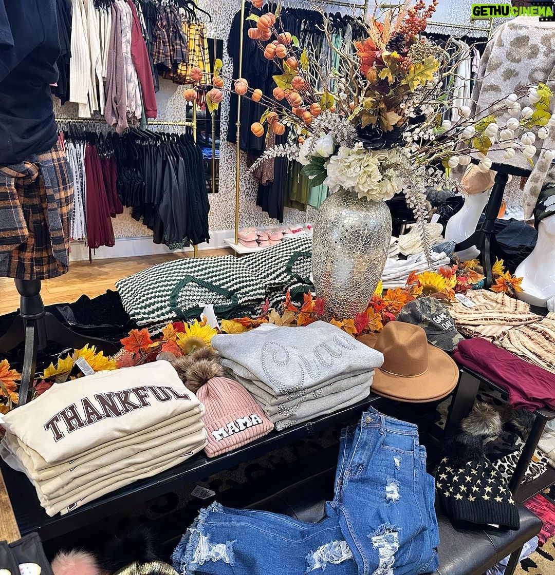 Snooki Instagram - PREGAME HALLOWEEN PARTY!!🎃 Today at 2pm at my Madison location @thesnookishop We got 🥂 & a Snooki Contest! Winner gets $200 shopping spree! THE SNOOKI SHOP