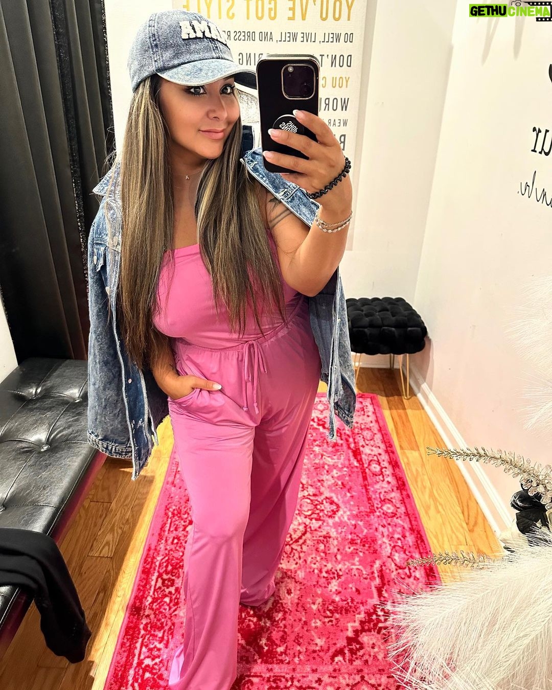 Snooki Instagram - FRIDAY VIBEZ ✨ Denim on Pink 💕 @thesnookishop THE SNOOKI SHOP