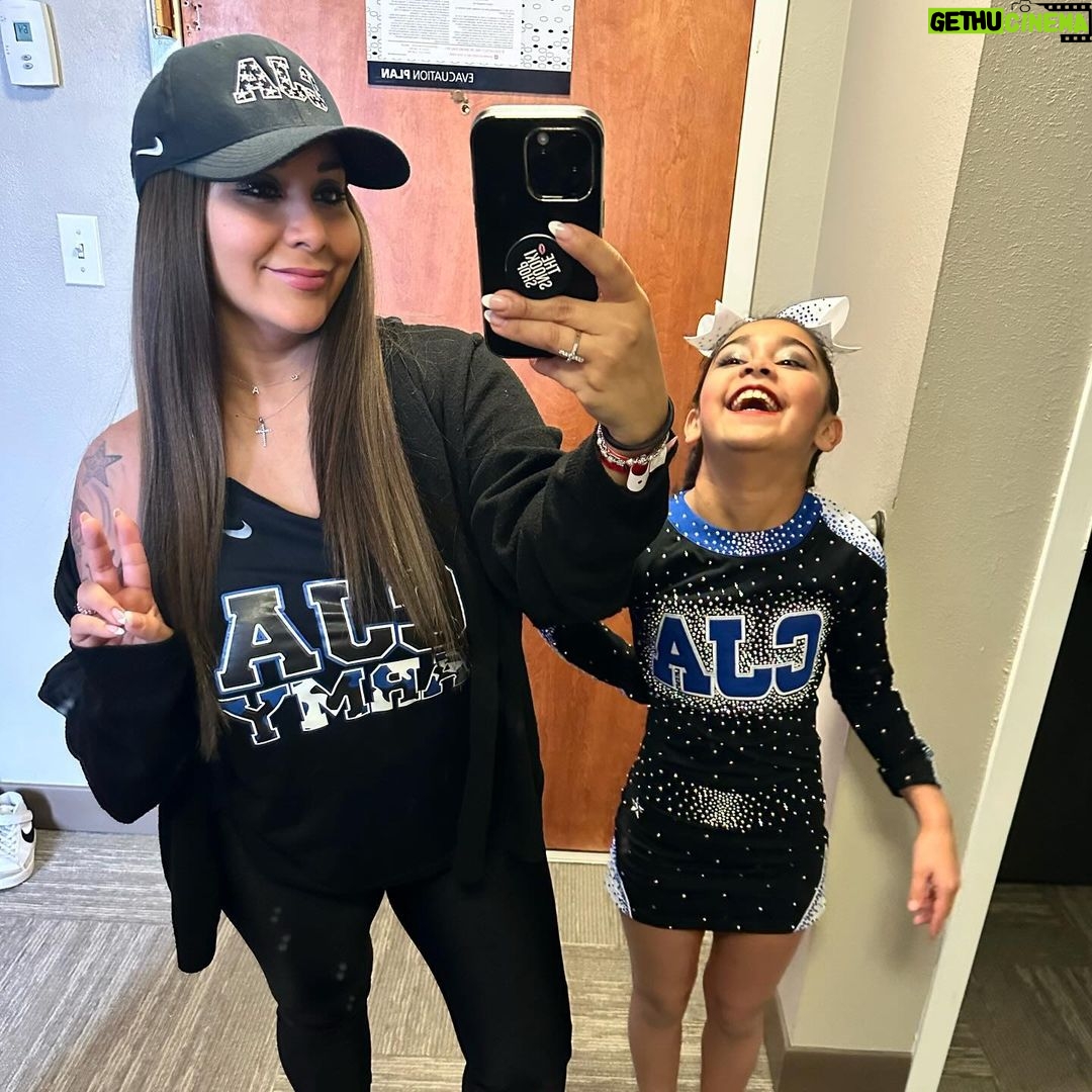 Snooki Instagram - BOMBSQUAD 💣💙✨ #jamfest #cheermom @sissygiovanna