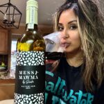 Snooki Instagram - FRIDAY VIBEZ ✨🍷 RAUNCHYY RED @messymawmawine JerseyShore