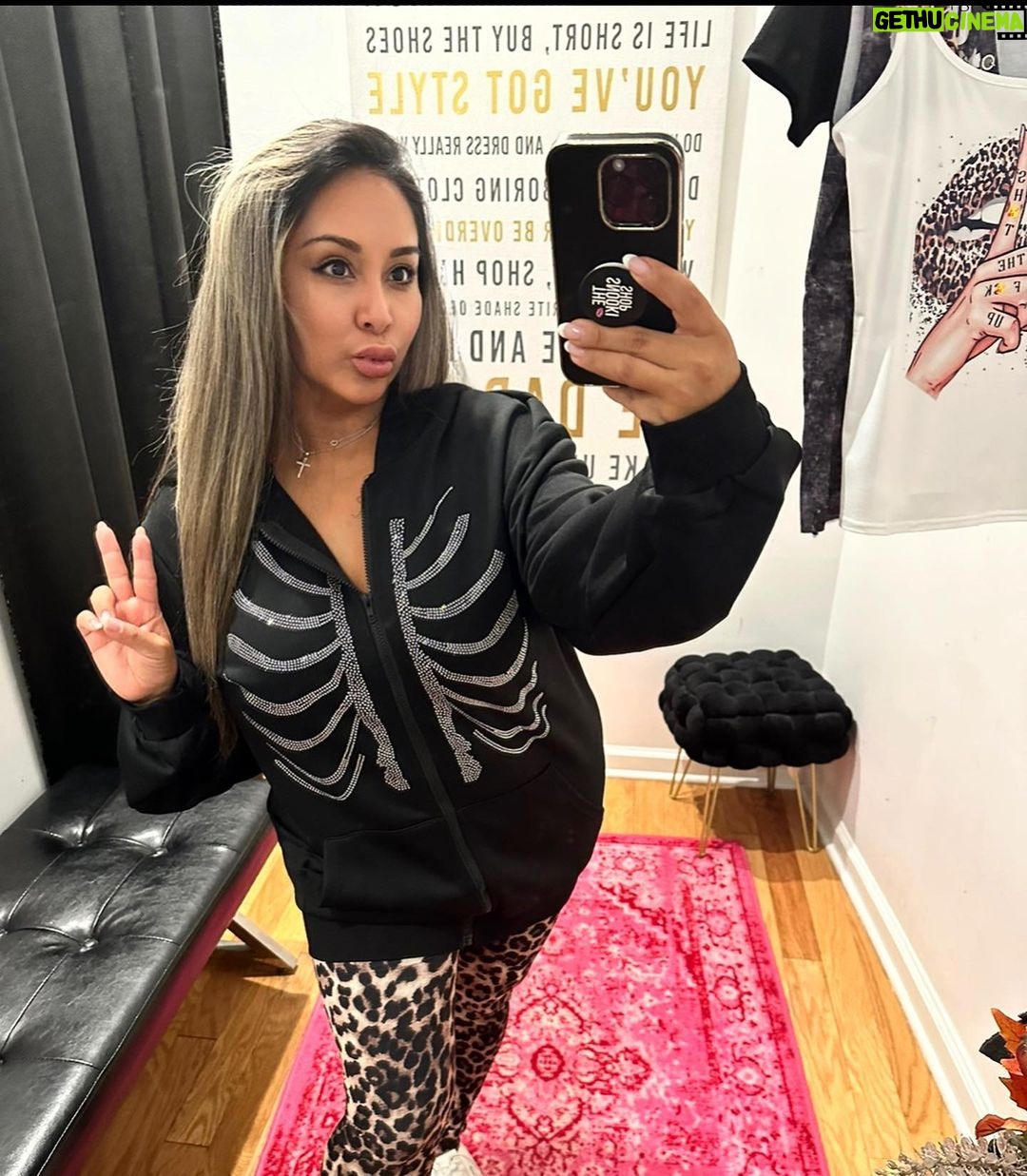 Snooki Instagram - SNOOKI HALLOWEEN COLLECTION🎃👻 Almost sold out of these looks to rock mawma this Halloween! @thesnookishop THE SNOOKI SHOP
