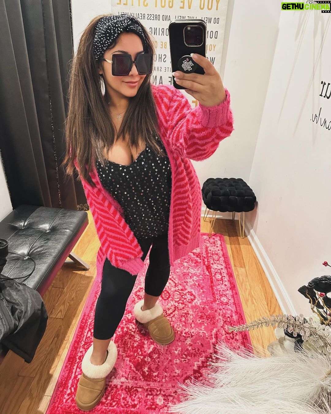 Snooki Instagram - Come thru 2024 🥂 Big things for my shop this year! @thesnookishop 💋 starting with these new arrivals & my VIP EVENT in seaside Jan 20th! Tickets in my story🥂 #thesnookishop THE SNOOKI SHOP