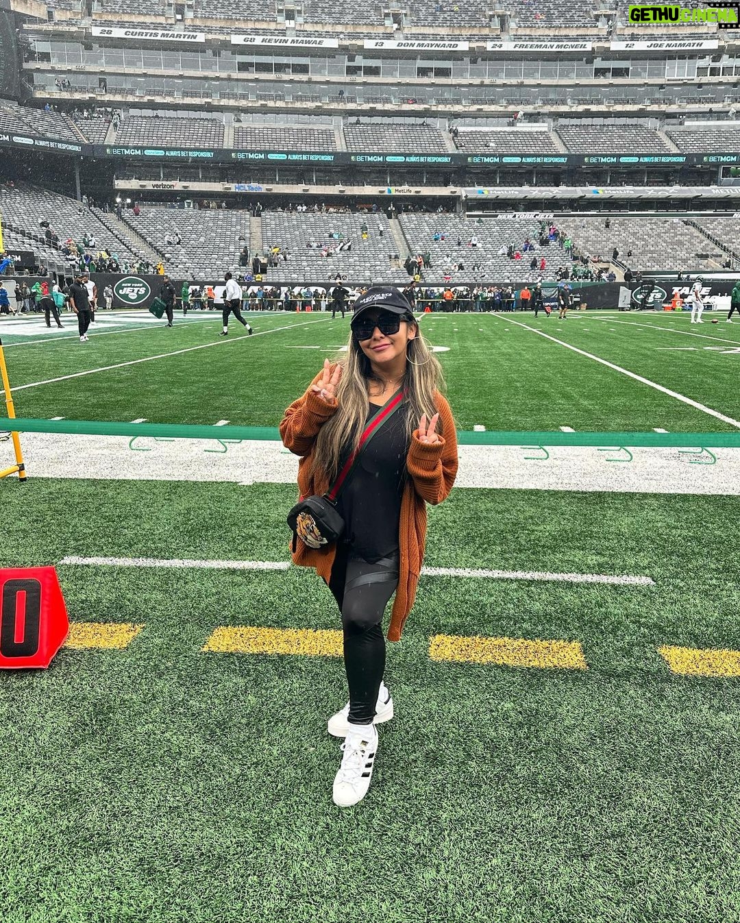 Snooki Instagram - Sunday Funday with the roomies! 🏈 MetLife Stadium