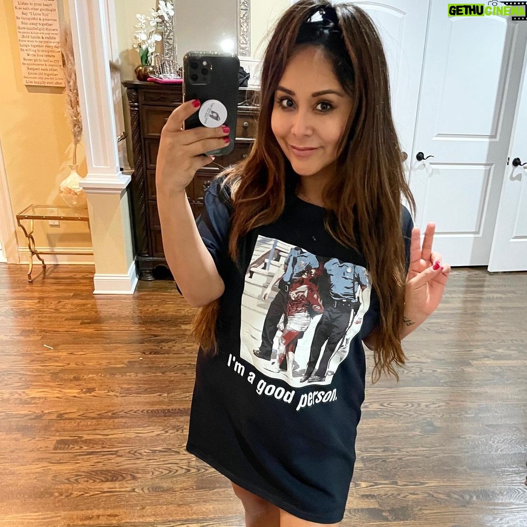 Snooki Instagram - Happy 13th anniversary to WHERES THE BEACH?! β¨ what a day it was. An iconic day that has gone down in history. My first time in jail. What a day. & just in time for a Merch restock πποΈ Seaside Heights, New Jersey