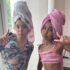 Snooki Instagram - Twinning all day. 😘✌🏽 @jwoww